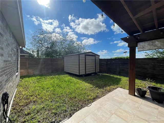 a view of a backyard with pathway