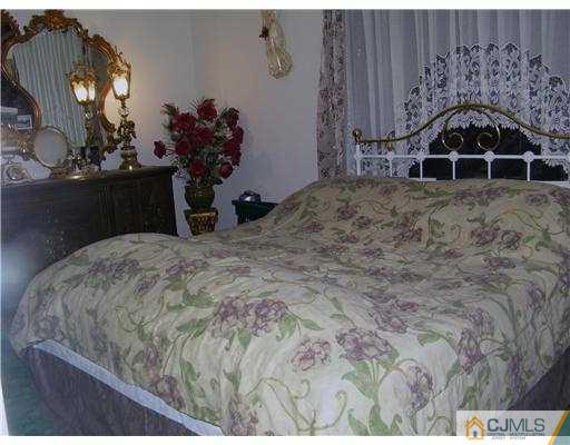 36 Bramhall Road Colonia, NJ 07067 - Photo 4 of 10 Gallery Image 4