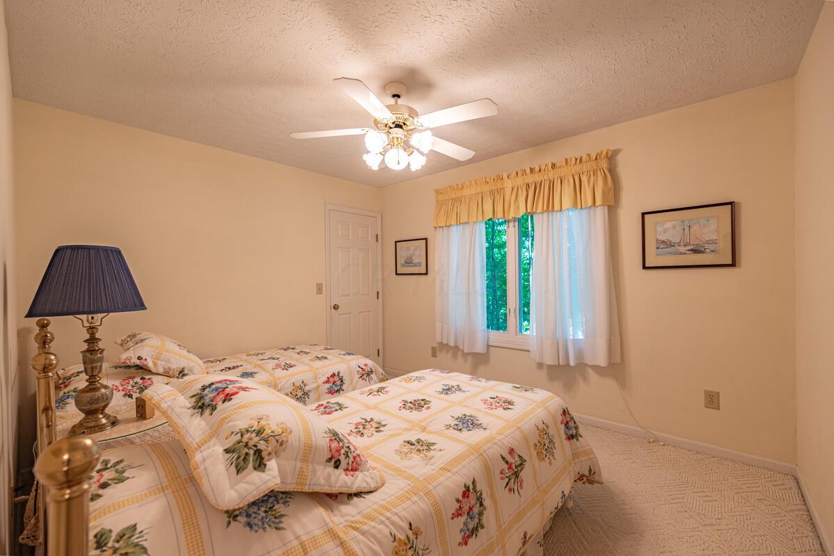 6340 Bale Kenyon Road Lewis Center, OH 43035 - Photo 15 of 41 Guest room w/ twin beds