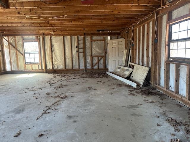 845 Streaming Water Loop Clifton, TN 38425 - Photo 10 of 14 Miscellaneous room featuring a healthy amount of sunlight