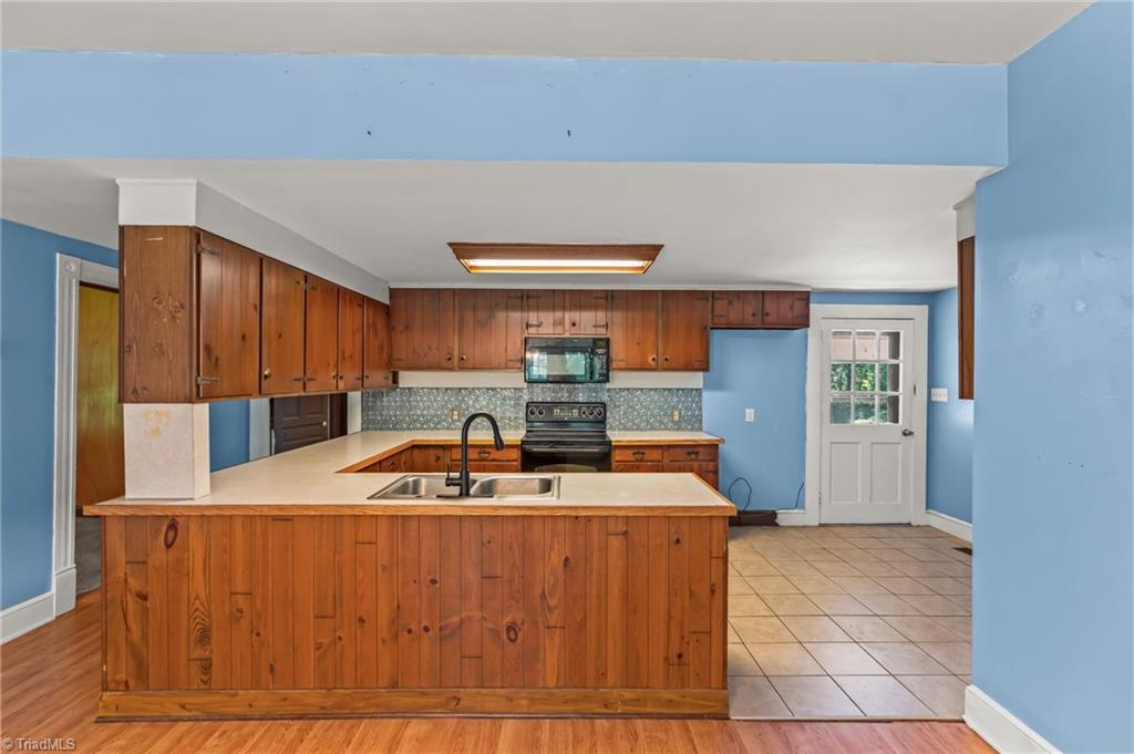 3433 Rolling Road High Point, NC 27265 - Photo 12 of 34
