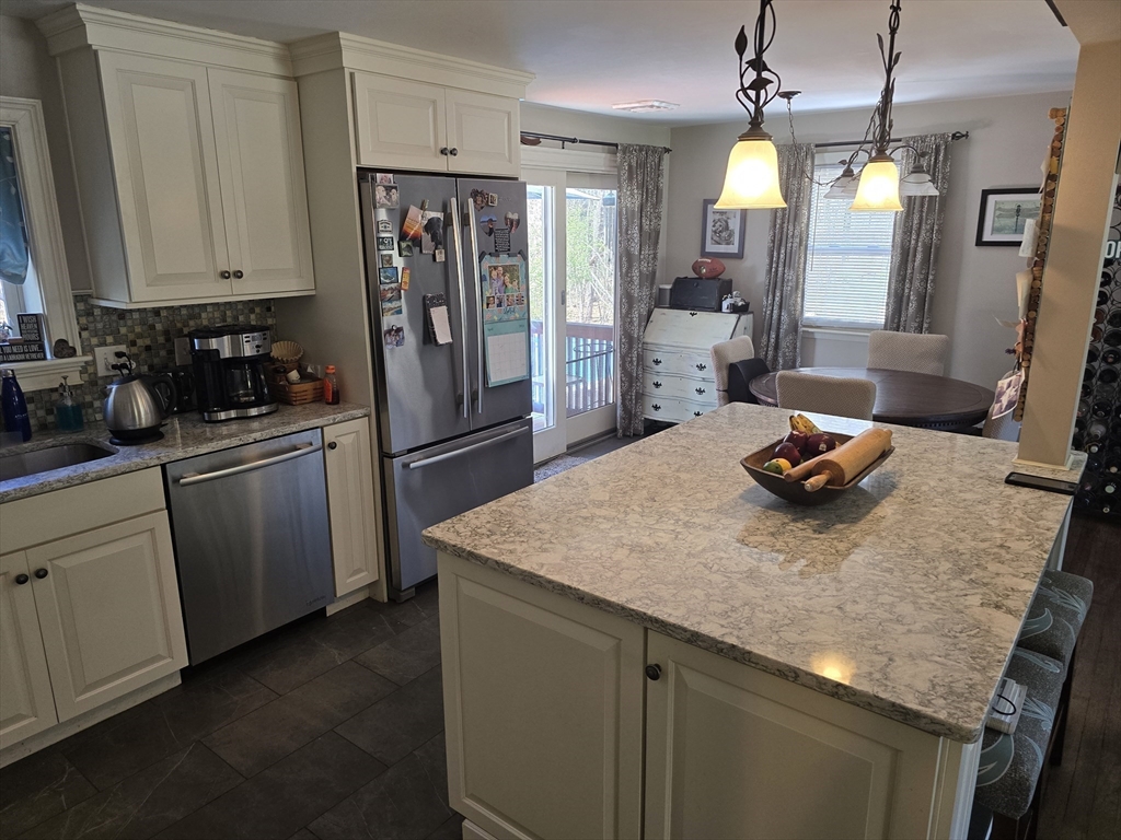9 Hawthorne Road Kingston, MA 02364 - Photo 8 of 27 Gallery Image 8