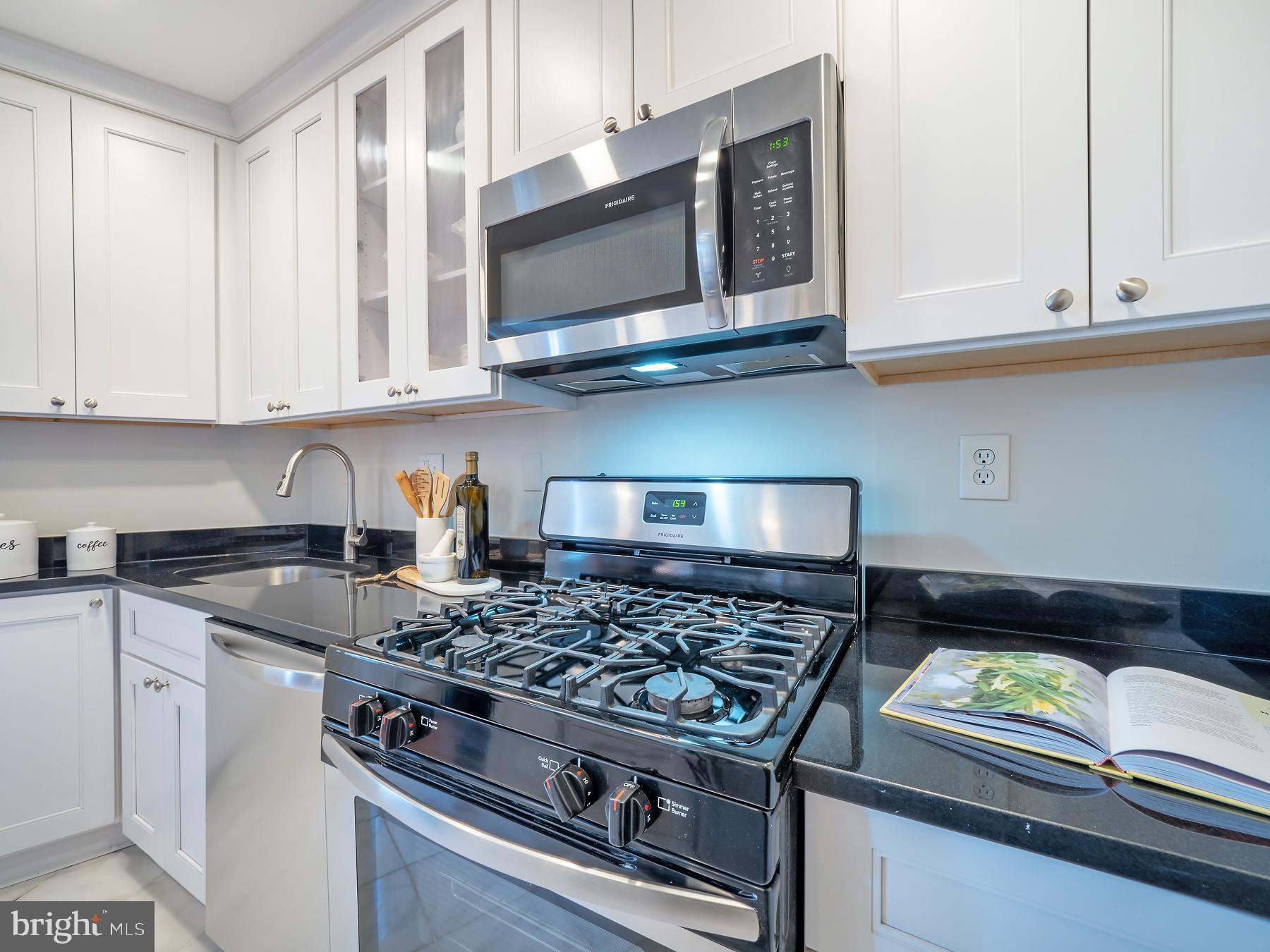1880 Columbia Road Northwest, Unit 402 Washington, DC 20009 - Photo 17 of 43
