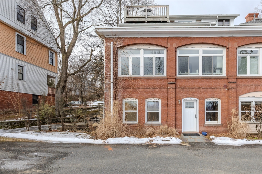 61 Crescent Street, Unit 8 Northampton, MA 01060 - Photo 7 of 30 a front view of a building
