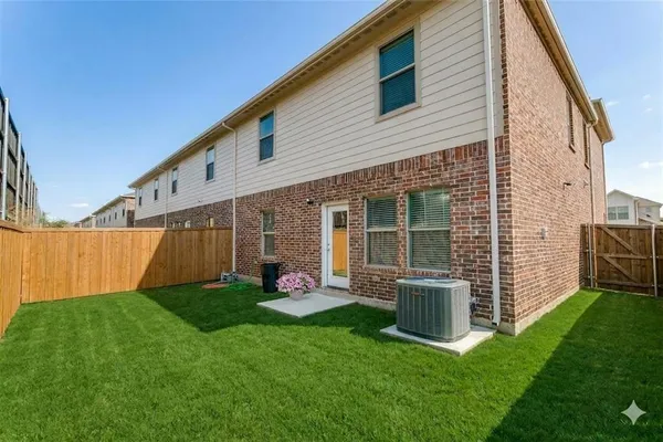 a view of a house with backyard and porch
