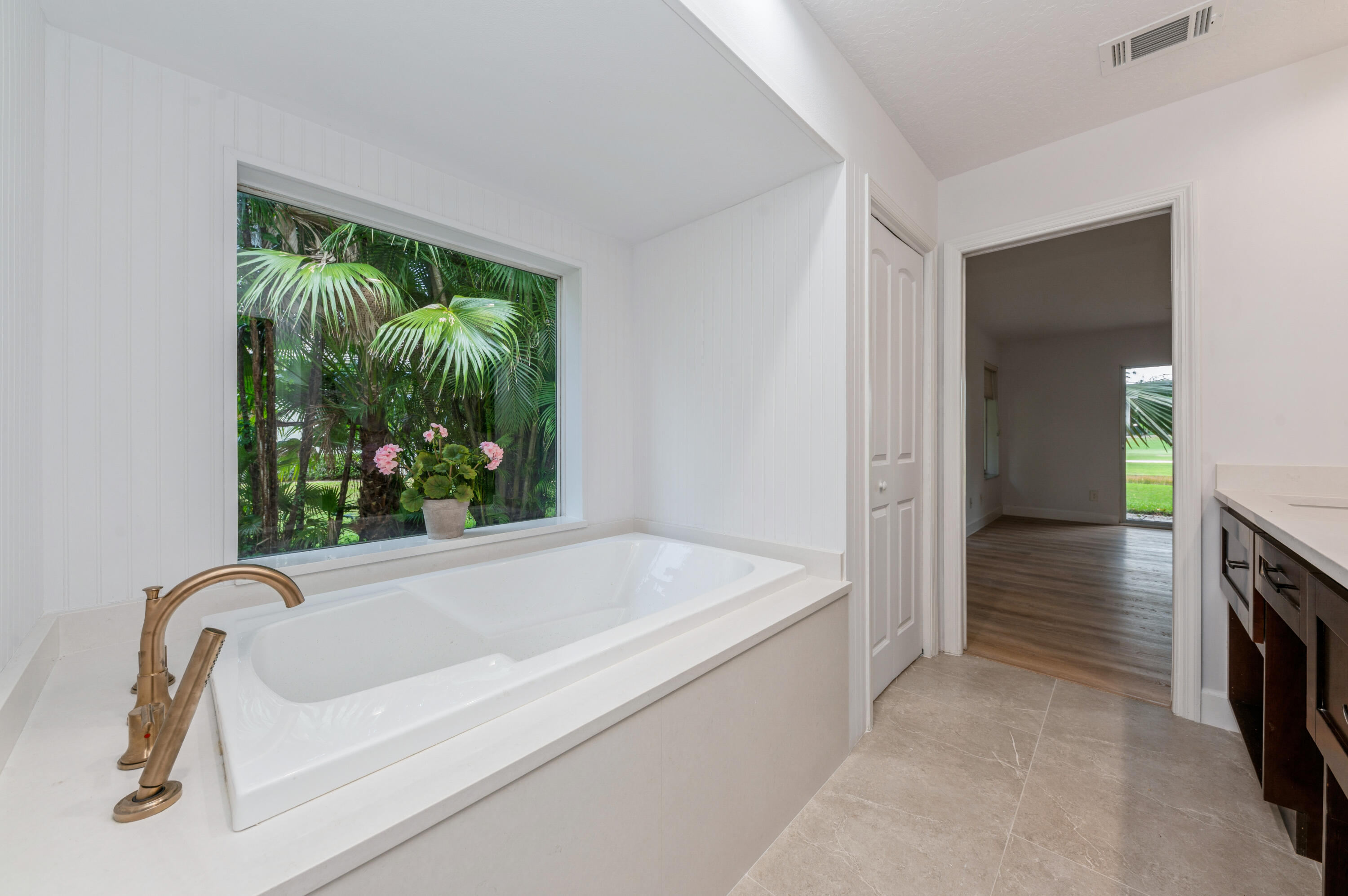 1760 Southeast Colony Way Jupiter, FL 33478 - Photo 25 of 57 Soaking Tub