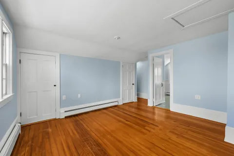 a view of a yard with a house