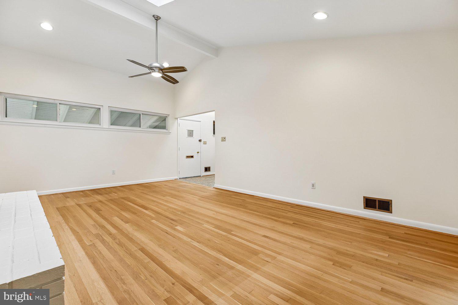 1002 North Belgrade Road Silver Spring, MD 20902 - Photo 5 of 46 Living Room