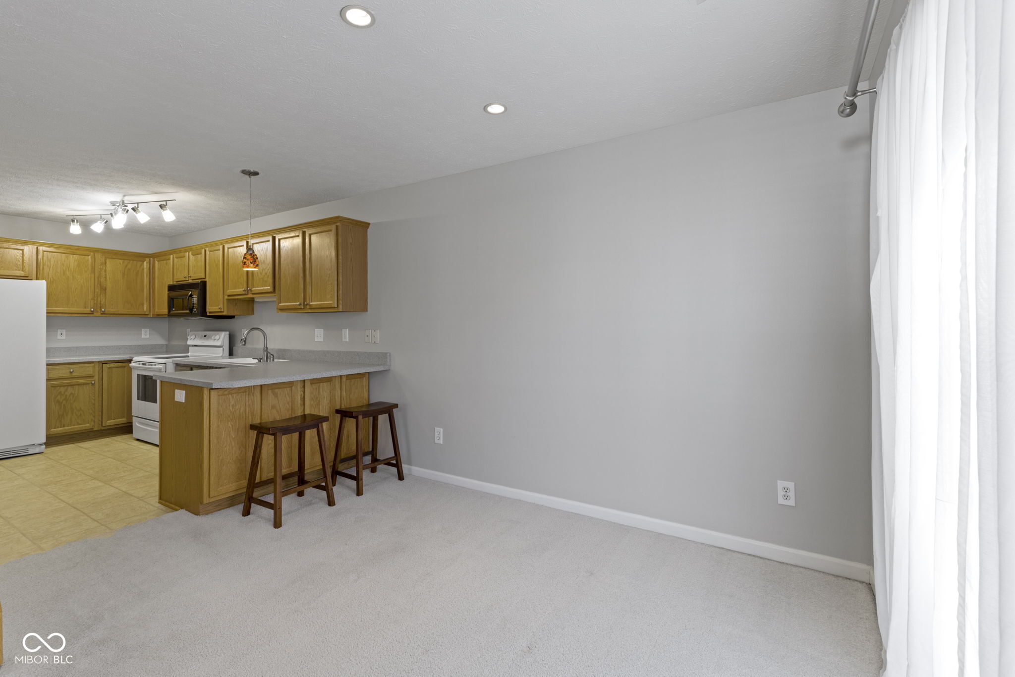 8442 Enclave Boulevard Fishers, IN 46038 - Photo 12 of 41
