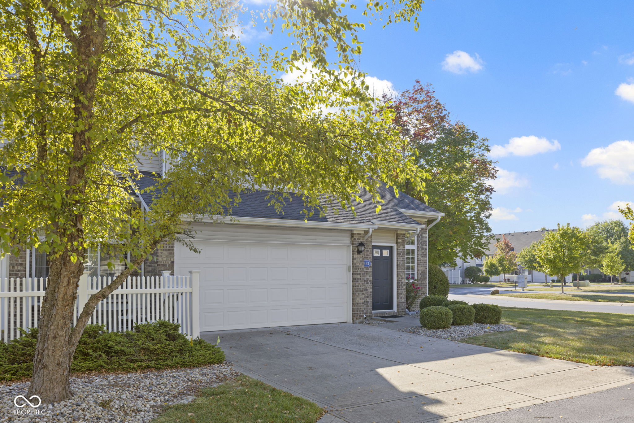 8442 Enclave Boulevard Fishers, IN 46038 - Photo 3 of 41