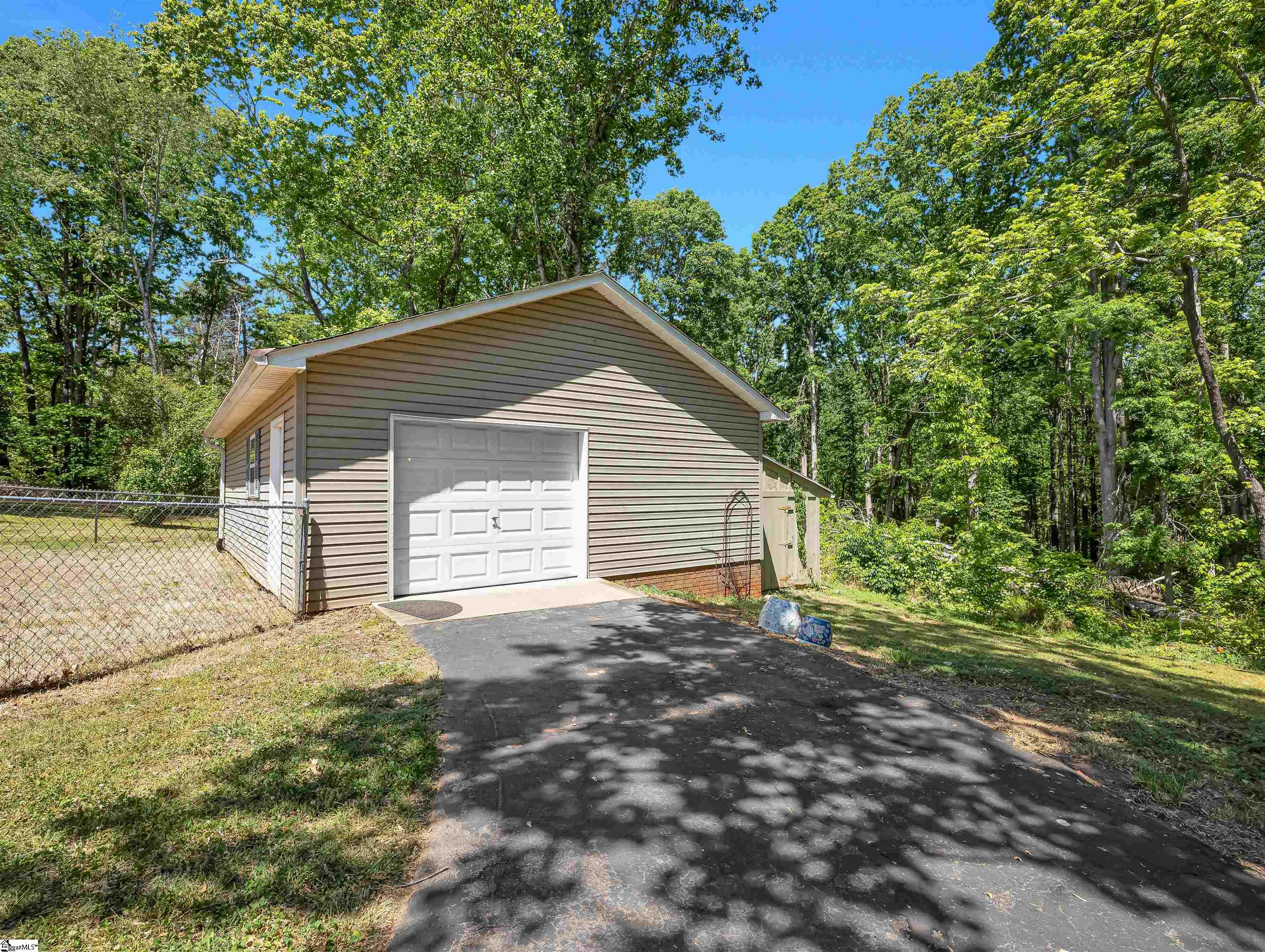1249 Melvin Hill Road Campobello, SC 29322 - Photo 32 of 36