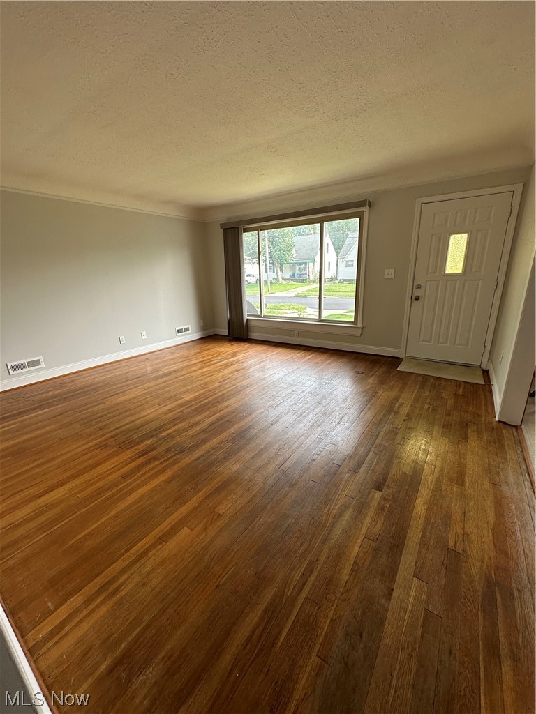 2818 Hearthstone Road Cleveland, OH 44134 - Photo 20 of 34 Living Room