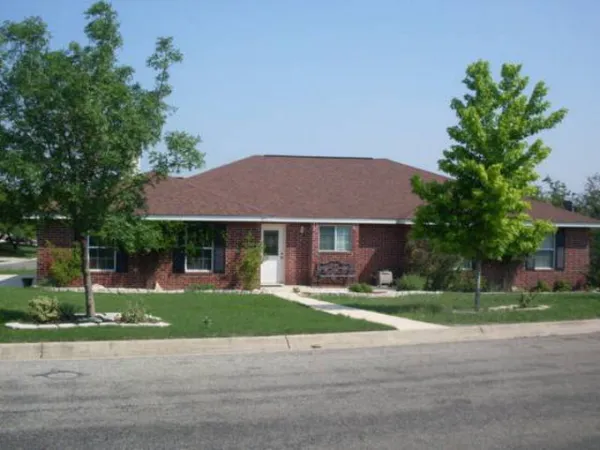 $1,400 | 321 Red Oak Lane, Ingram, TX 78025