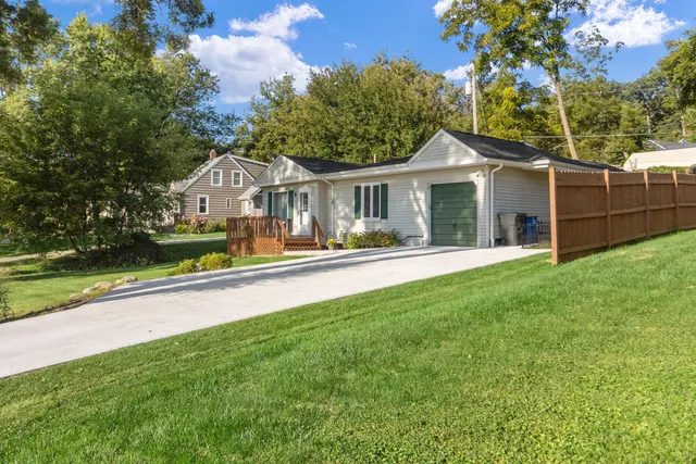 $269,000 | 128 Sunnyside Court, Williams Bay, WI 53191