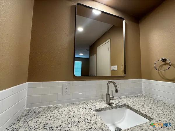 $995 | 1409 North Bishop Street, Unit 4, San Marcos, TX 78666