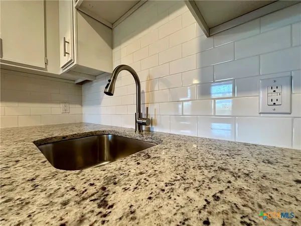 $995 | 1409 North Bishop Street, Unit 2, San Marcos, TX 78666