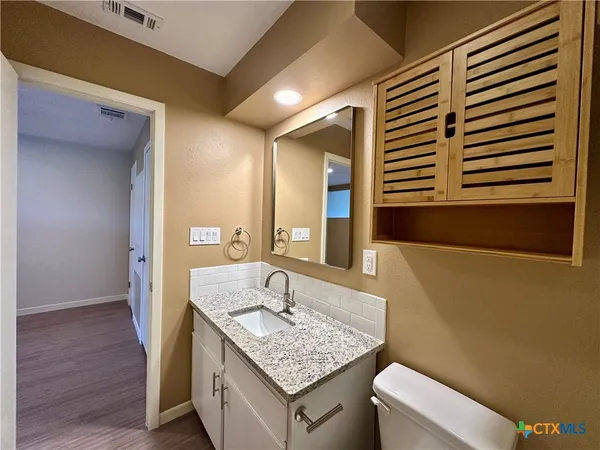 $995 | 1409 North Bishop Street, Unit 2, San Marcos, TX 78666