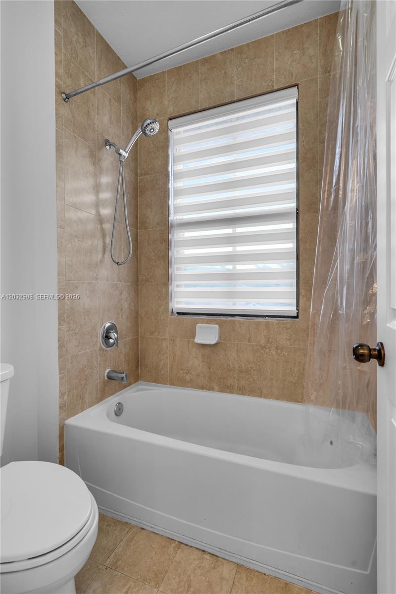 9925 Northwest 10th Street Miami, FL 33172 - Photo 31 of 51