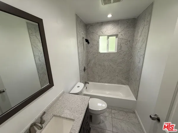 $2,500 | 7512 Jamieson Avenue, Unit 7510, Reseda, CA 91335