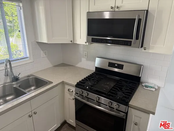 $2,500 | 7512 Jamieson Avenue, Unit 7510, Reseda, CA 91335