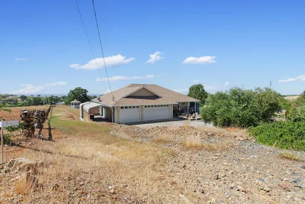 a big house with a yard and plants