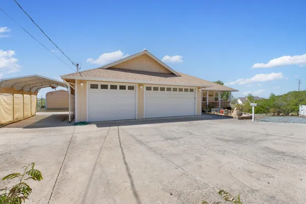 a view of a house with a yard and garage