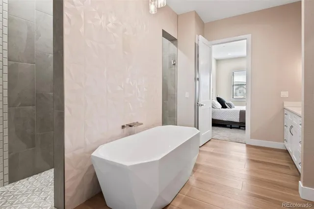 a en suite bathroom with a sink and a large mirror
