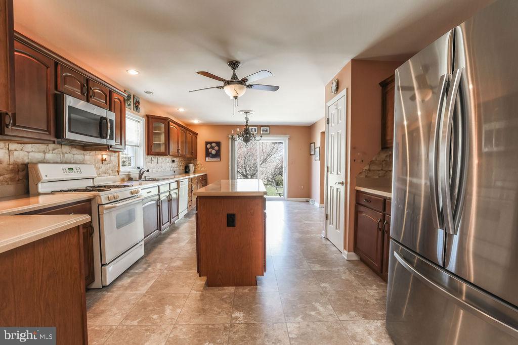52 Oak Ridge Lane Manahawkin, NJ 08050 - Photo 23 of 50
