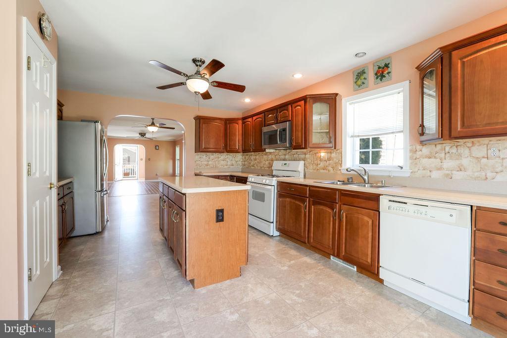 52 Oak Ridge Lane Manahawkin, NJ 08050 - Photo 25 of 50