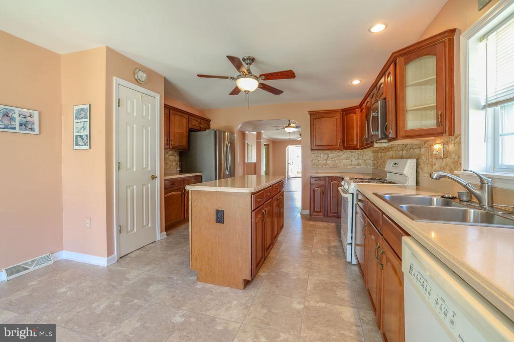 52 Oak Ridge Lane Manahawkin, NJ 08050 - Photo 26 of 50