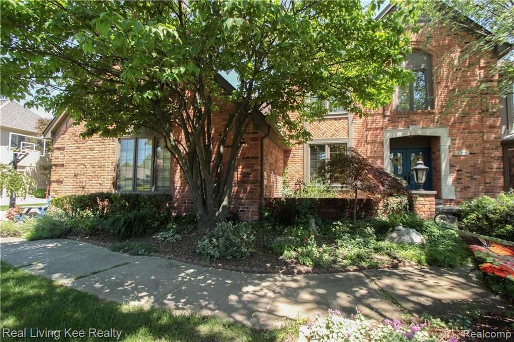 1768 Old Homestead Drive Rochester Hills, MI 48306 - Photo 3 of 25