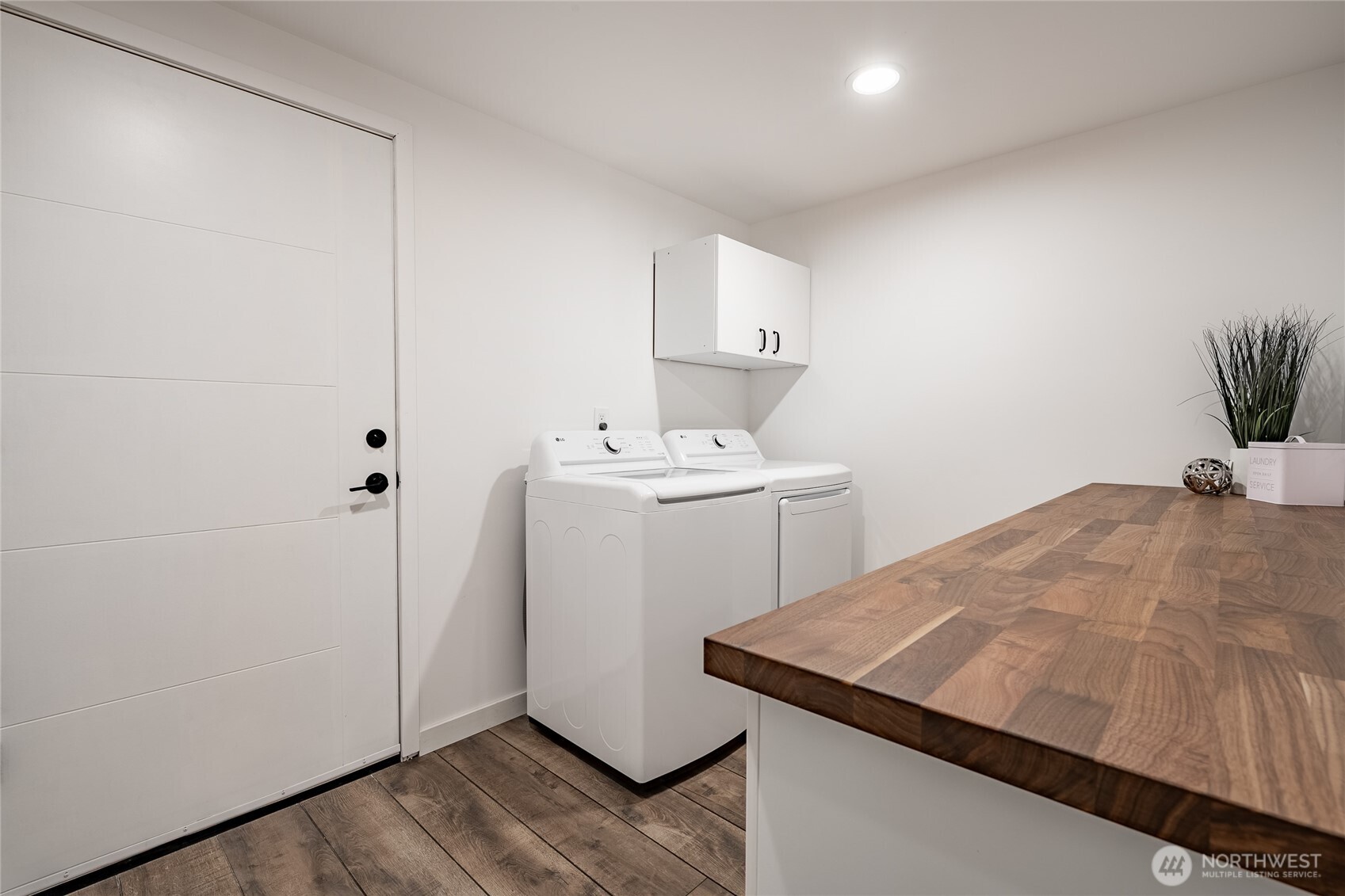 8068 Niska Road Blaine, WA 98230 - Photo 27 of 40 a utility room with washer and dryer