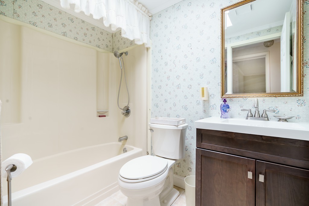 53 Castle Road Attleboro, MA 02703 - Photo 11 of 21 Gallery Image 11