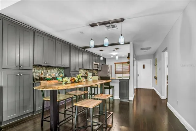 $340,000 | 637 Drake Lane North, Dunedin, FL 34698