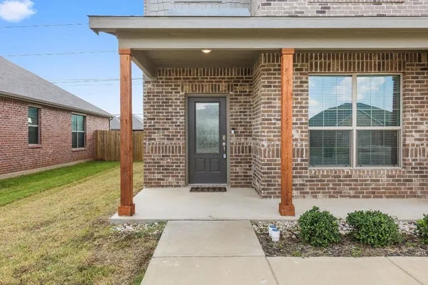 a view of entrance front of the house