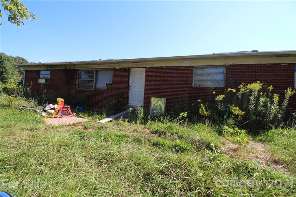 118 Furr Road, Unit 1 80 Cleveland, NC 27013 - Photo 2 of 26 a front view of a house with garden