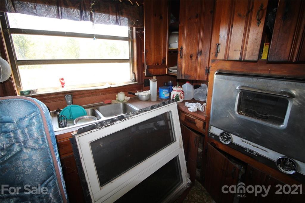 118 Furr Road, Unit 1 80 Cleveland, NC 27013 - Photo 11 of 26 a kitchen with a stove a sink and a window