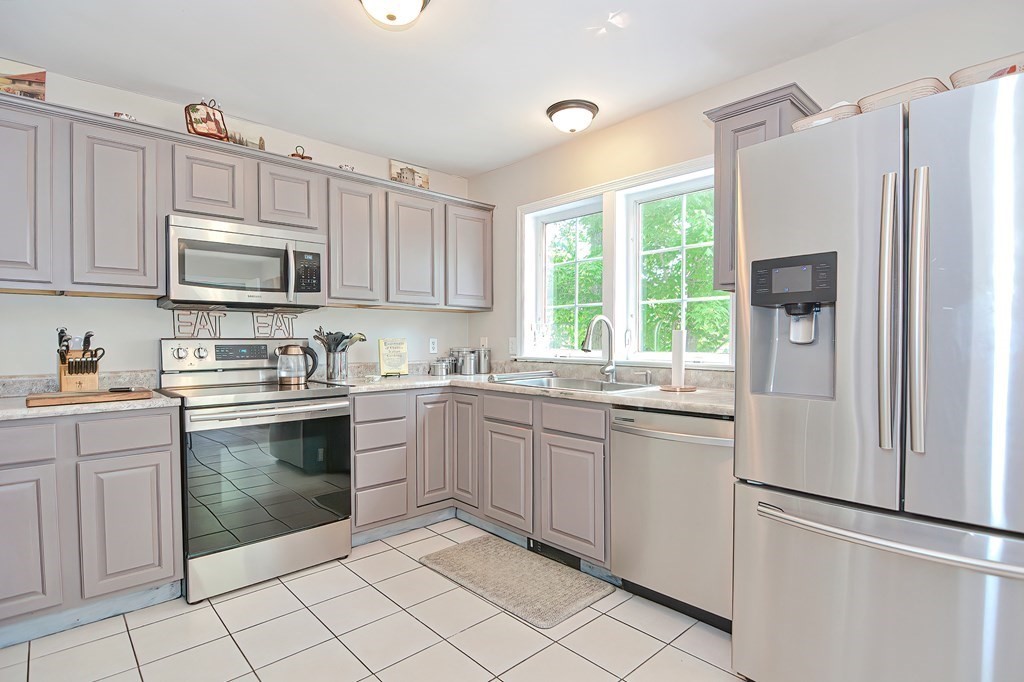 81 Uxbridge Road Mendon, MA 01756 - Photo 6 of 39 Gallery Image 6