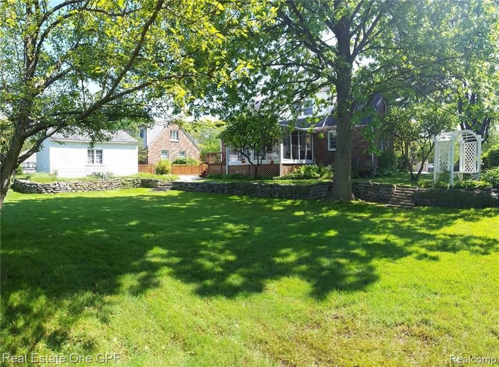 740 Hawthorne Road Grosse Pointe Woods, MI 48236 - Photo 41 of 47