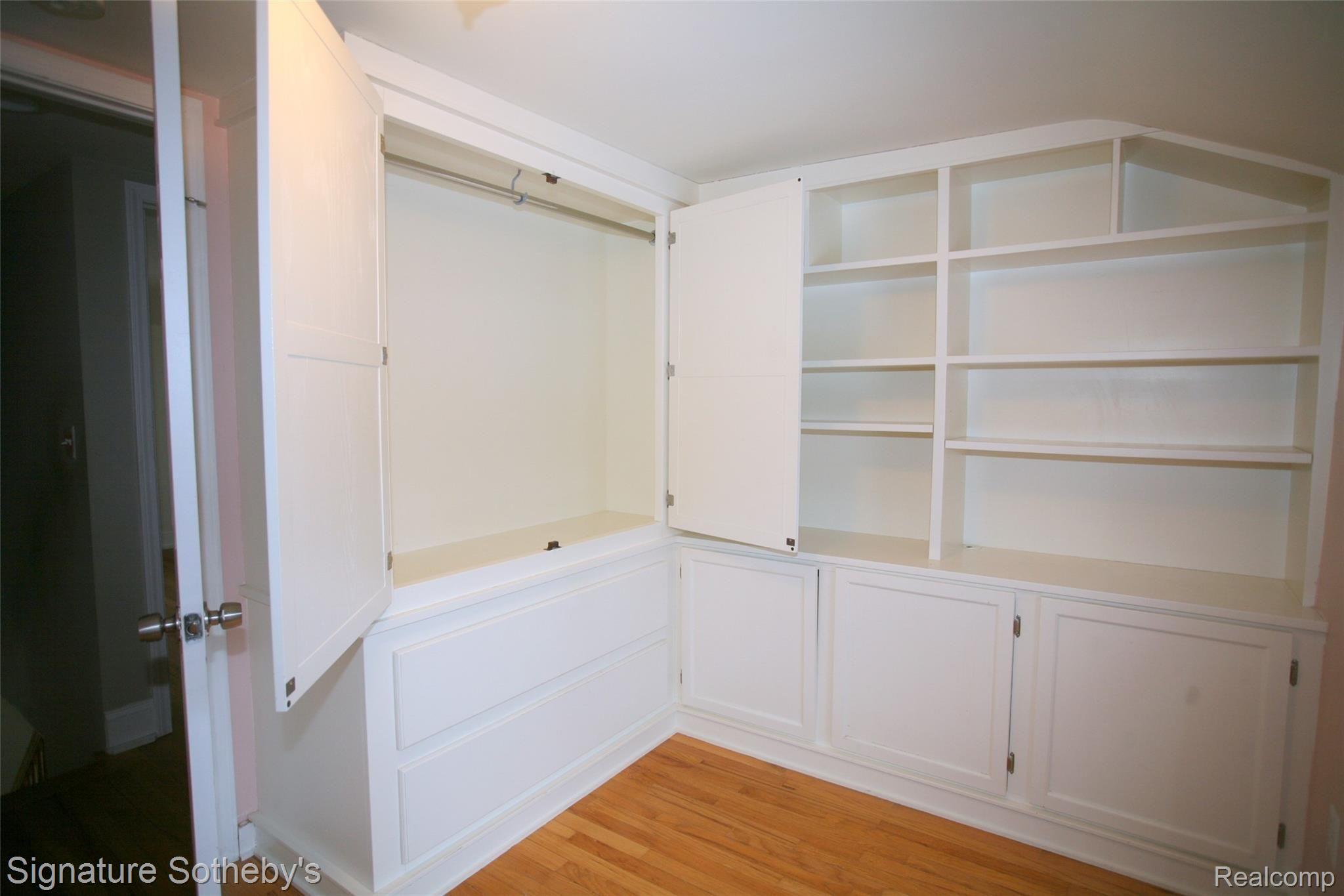 33 Miller Road Clarkston, MI 48346 - Photo 16 of 27 Closet