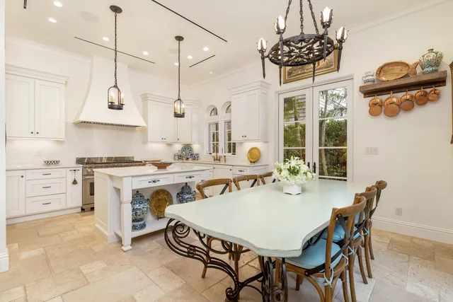 $12,250,000 | 261 Seminole Avenue, Palm Beach, FL 33480