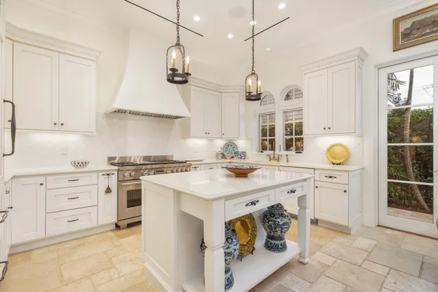 $12,250,000 | 261 Seminole Avenue, Palm Beach, FL 33480