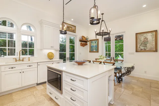 $12,250,000 | 261 Seminole Avenue, Palm Beach, FL 33480