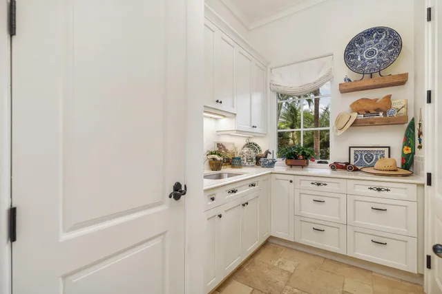 $12,250,000 | 261 Seminole Avenue, Palm Beach, FL 33480