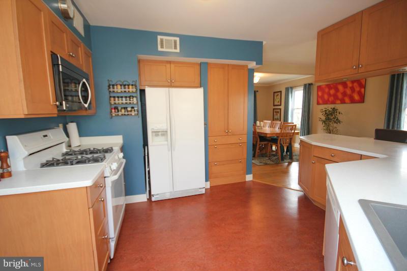 600 Mansfield Road Silver Spring, MD 20910 - Photo 11 of 30 Kitchen