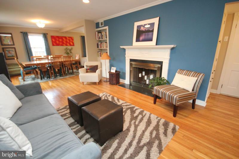600 Mansfield Road Silver Spring, MD 20910 - Photo 5 of 30 Living Room