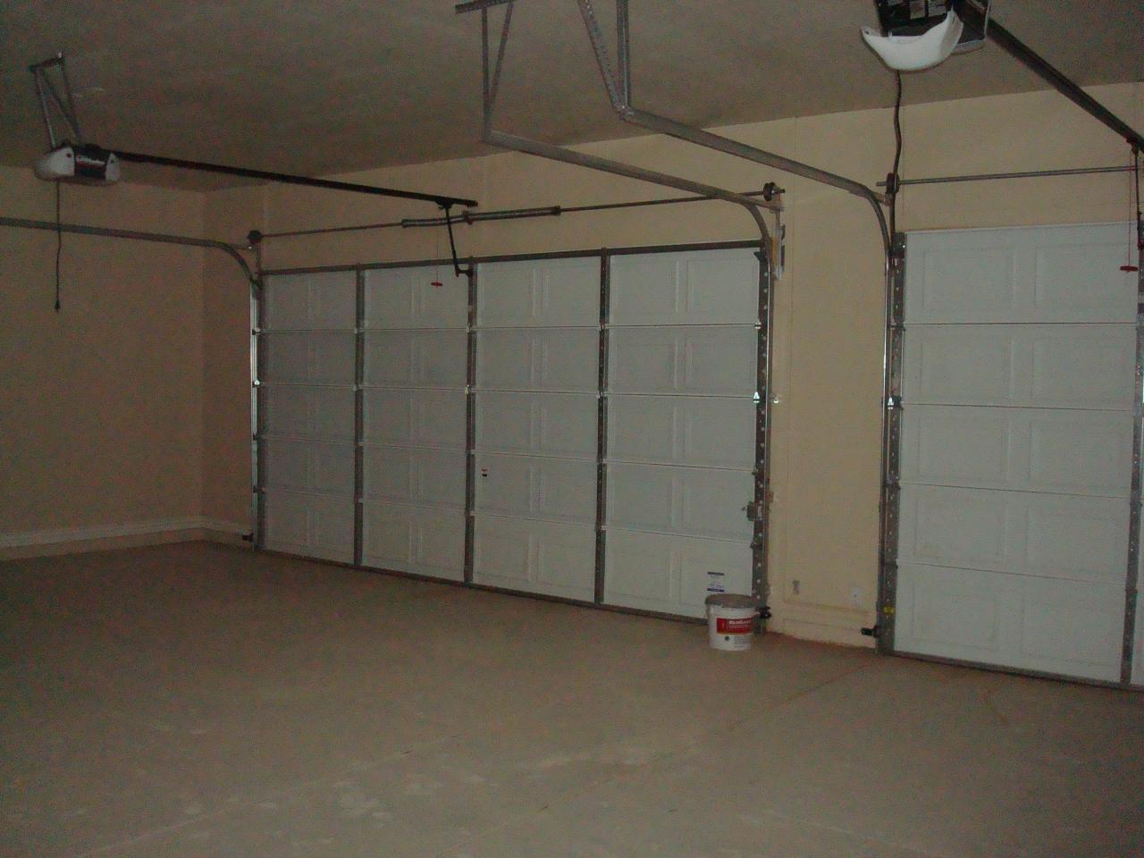 20445 South Tuthill Road Buckeye, AZ 85326 - Photo 5 of 5 3 car garage