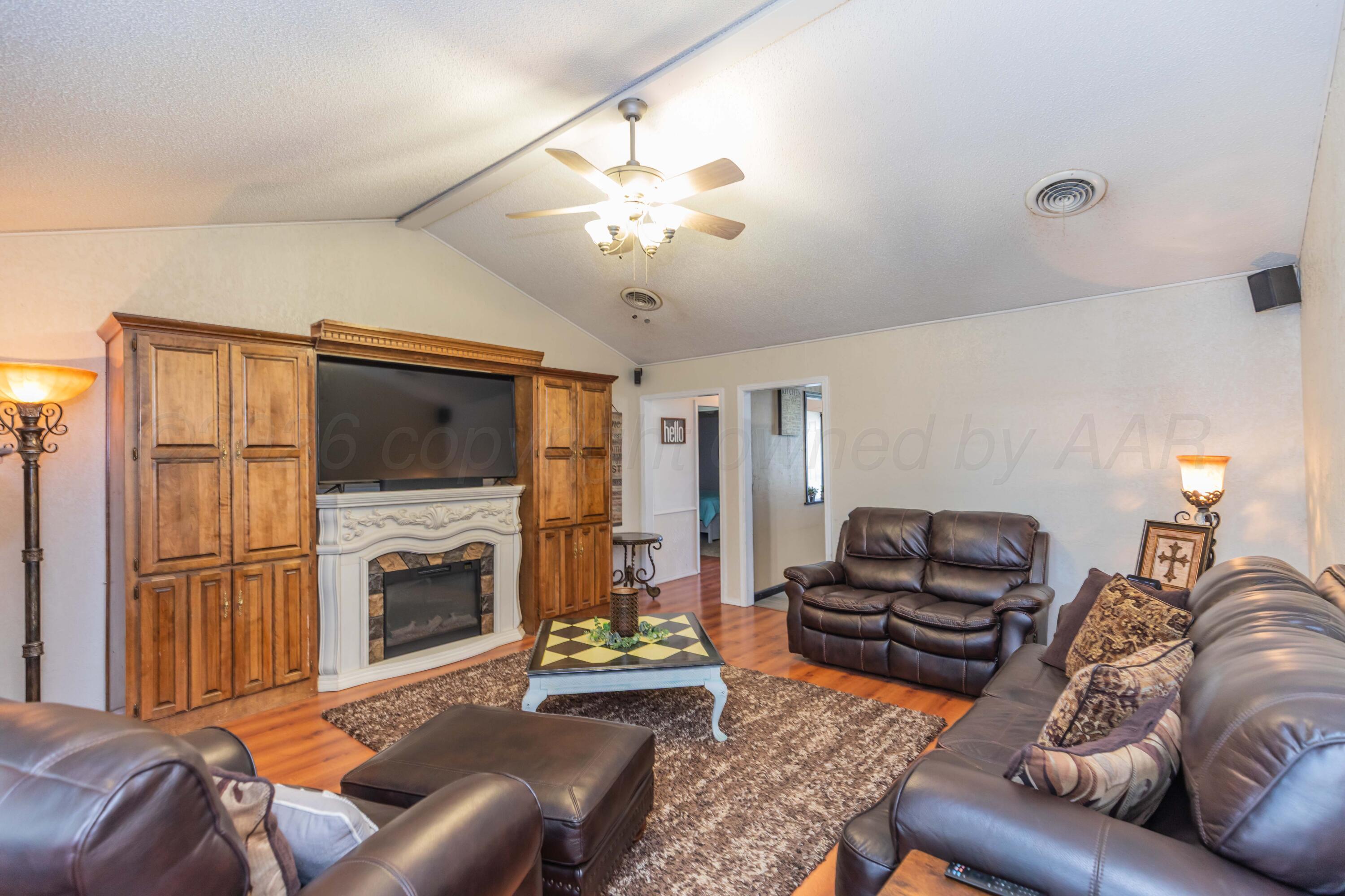 8135 Coronado Trail Amarillo, TX 79110 - Photo 6 of 38 LIVING ROOM VIEW 4