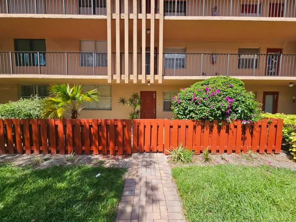 $179,900 | 7431 Northwest 1st Street, Unit 107, Margate, FL 33063