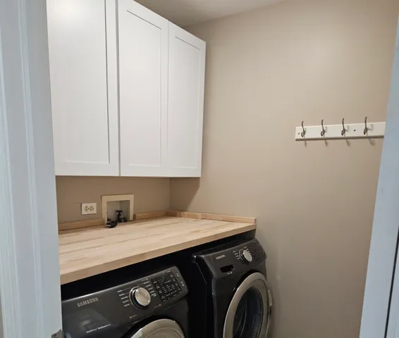 $549,900 | 2011 Maplewood Circle, Naperville, IL 60563